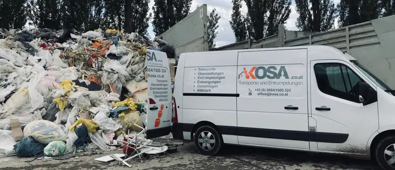 Kosa Transporter bei der Entsorgung in Wien